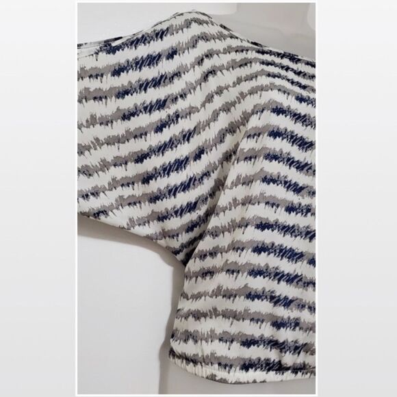 Cynthia Rowley Top Womens Medium Cold Shoulder Blue Striped White Blouse - Picture 7 of 16